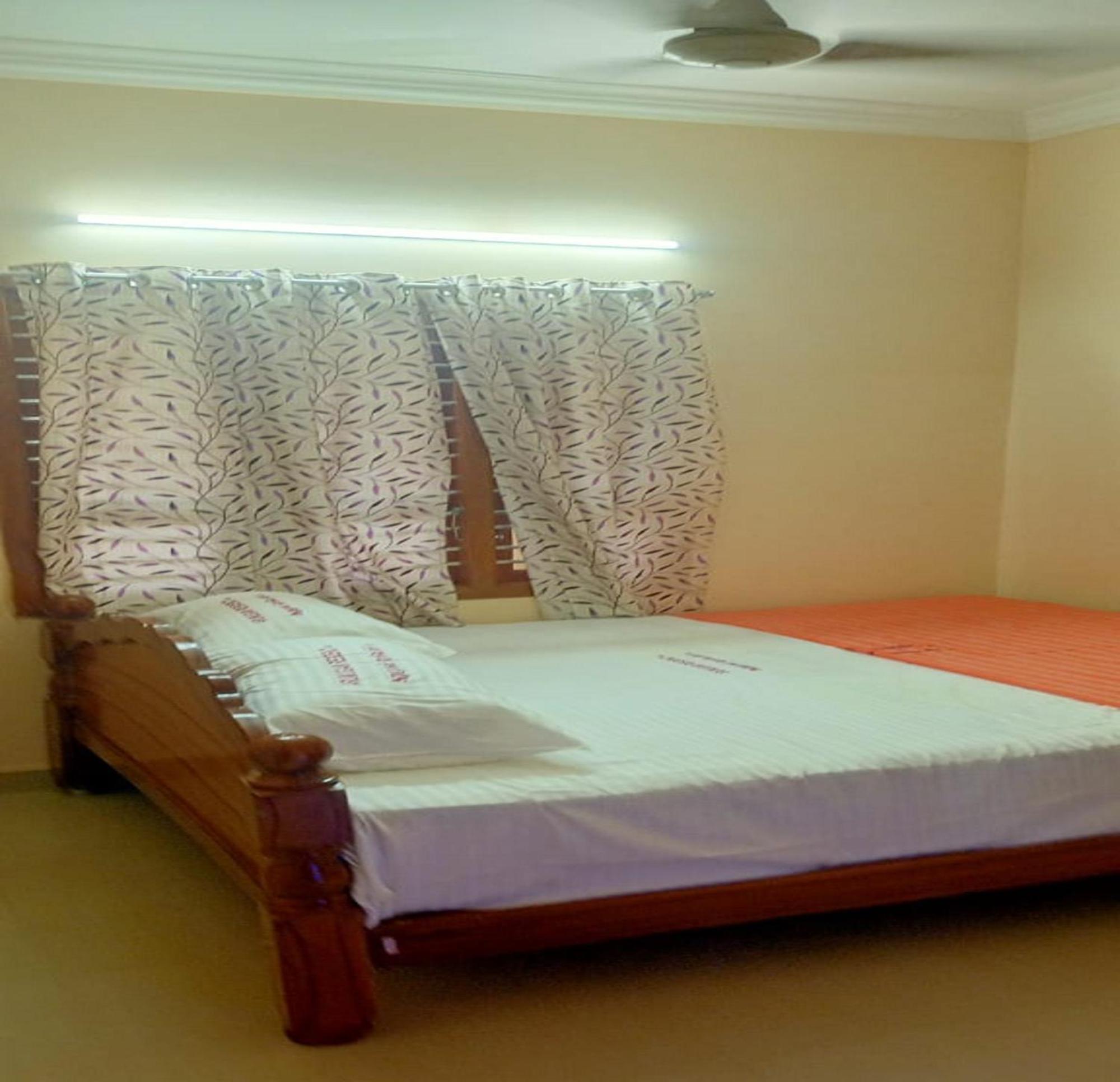 Arumugam Residency Ac Tiruchchendur Luaran gambar